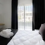 Апартаменты Cozy 1br With Terrace *