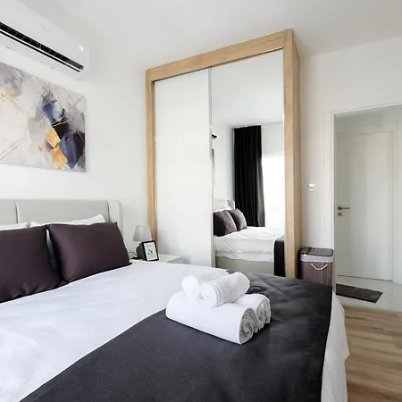 Cozy 1br With Terrace Daire Phrenaros