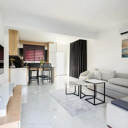 Daire Cozy 1br With Terrace Phrenaros