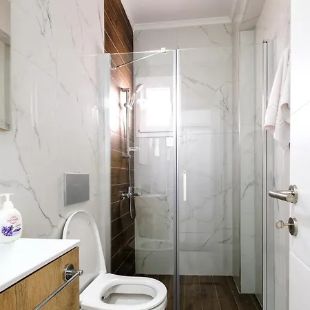 Daire Cozy 1br With Terrace Phrenaros